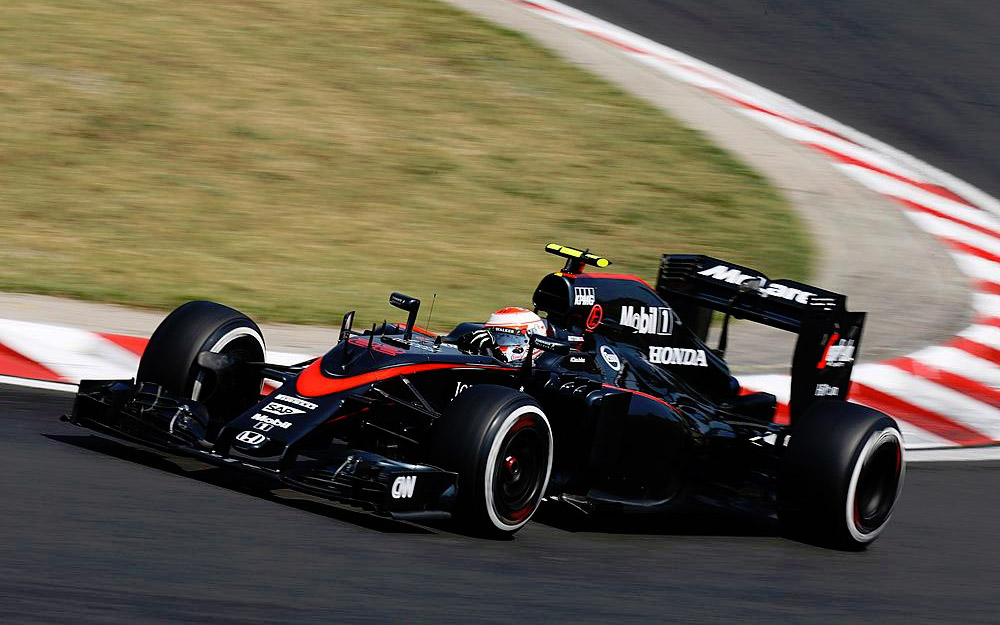 Jenson Button si užívá lepší formy svého McLarenu MP4-30 Honda