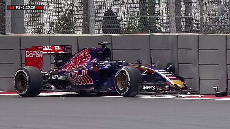 Havarované Toro Rosso Maxe Verstappena v úvodu tréninku