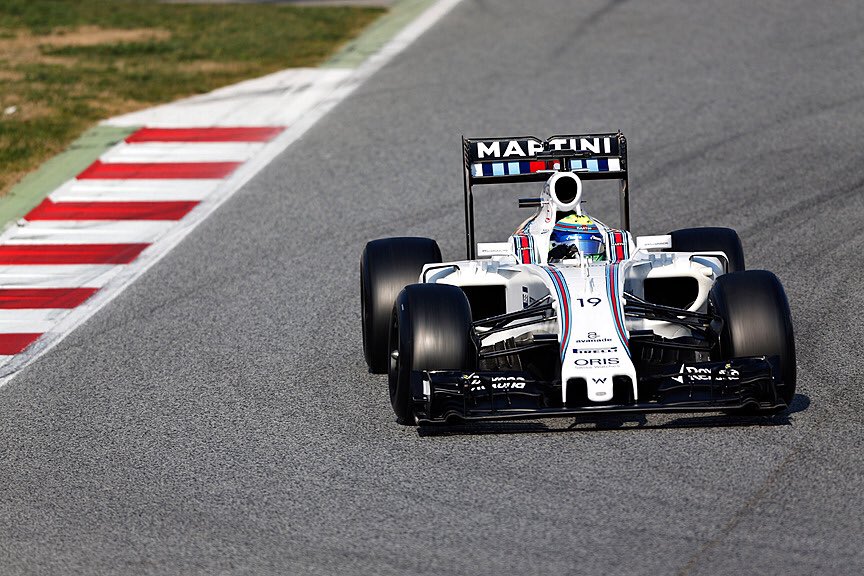 Felipe Massa se s Williamsem FW38 zatím drží vzadu