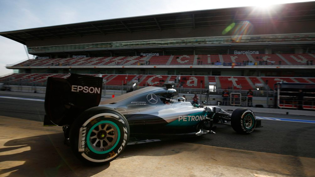 Nico Rosberg zahajuje druhý týden testů s Mercedesem, po obědě jej vystřídá Lewis Hamilton