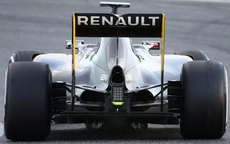 Přitažlivá záď Renaultu RS16
