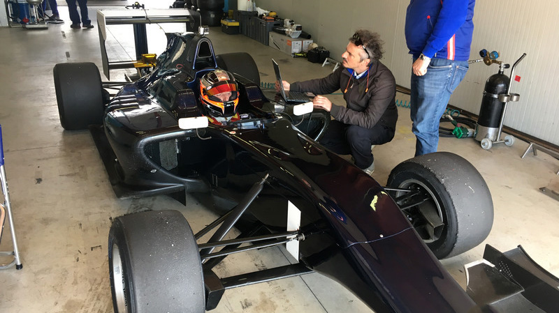 Roberte Kubica při testování vozu GP3 v italské Franciacortě