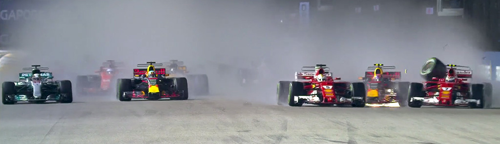 Havárie vozů Ferrari s Red Bullem krátce po startu Velké ceny Singapuru 2017