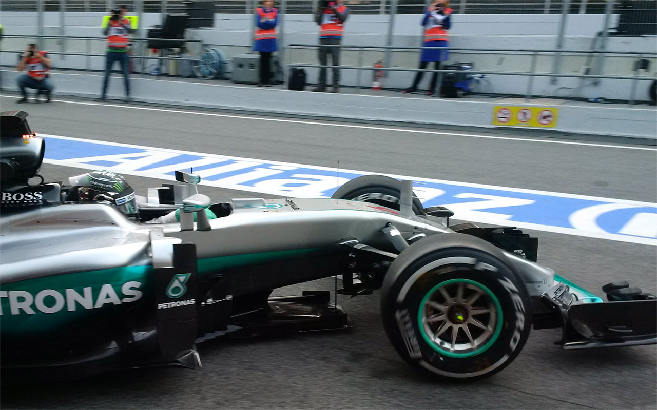 Rosberg zahajuje 2. den testů