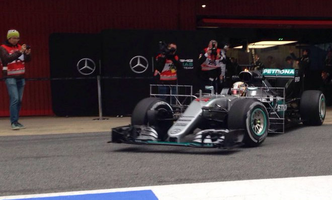 Lewis Hamilton po ránu pracuje na aerodynamice