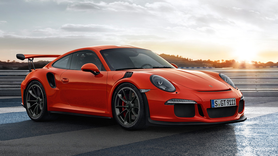 Porsche 911 GT3 RS dosahuje výkonu 500 koní, z 0 na 100 km/h zrychlí za 3,3 sekundy a dosahuje maximální rychlosti 310 km/h