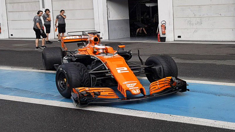 Stoffel Vandoorne během 2. dne červencových testů s Pirelli v Paul Ricard