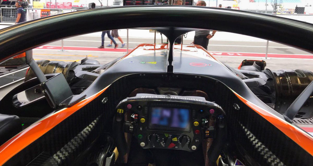 Ranní výhled z Alonsova McLarenu