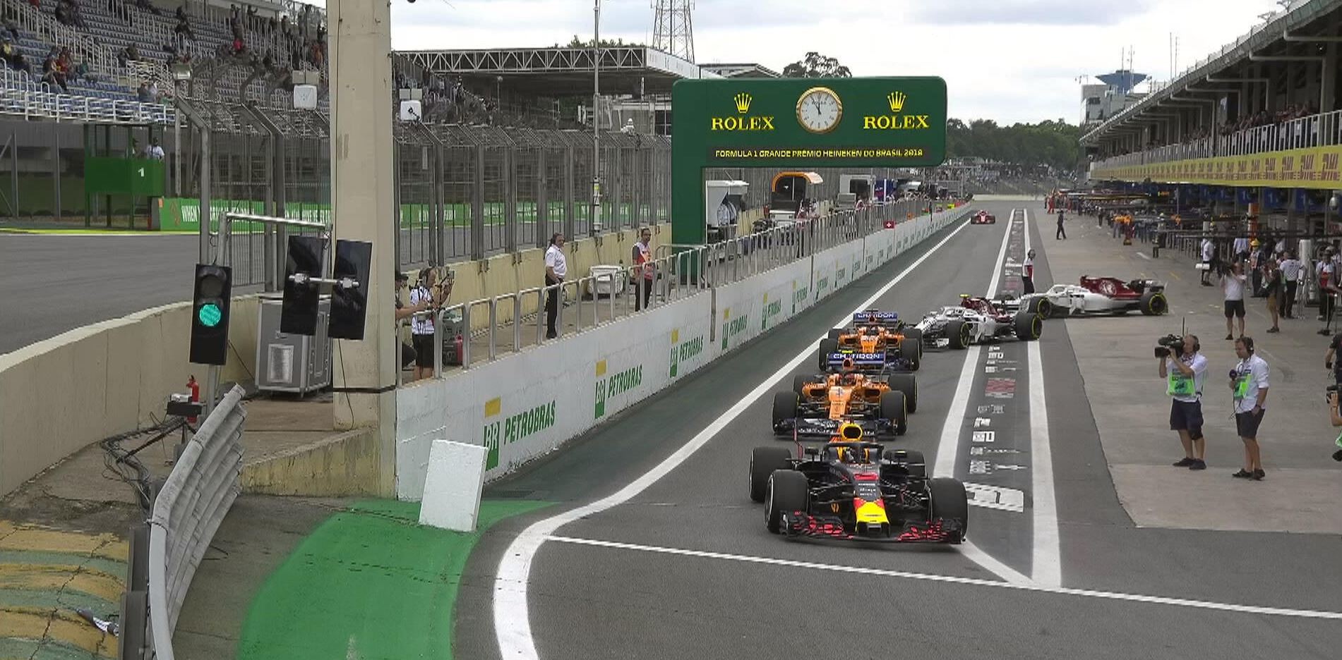 Ricciardo se dostal na trať jako první