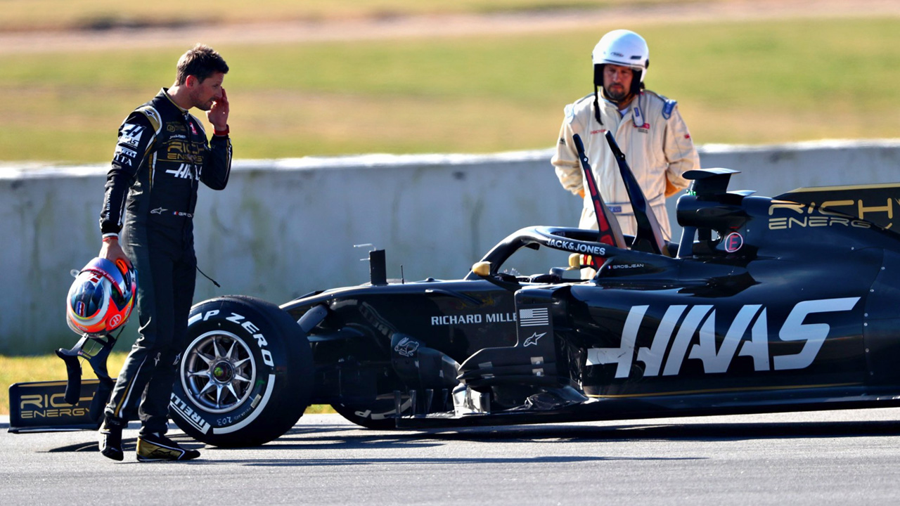 Grosjean po neplánovaném vystoupení z vozu