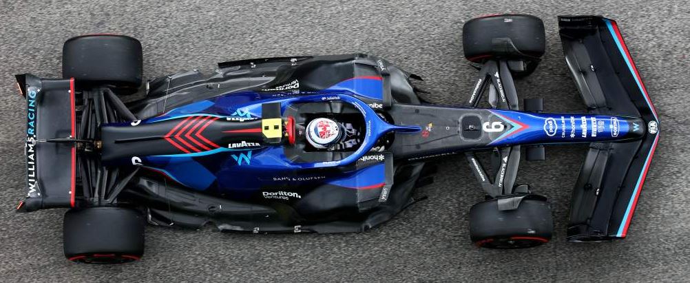 Pohled na Williams FW44 shora - modrá barva v zájmu hmotnostních úspor mizí