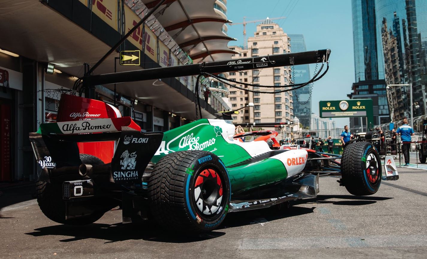 Nové zelené zbarvení Alfy Romeo C42 v Baku